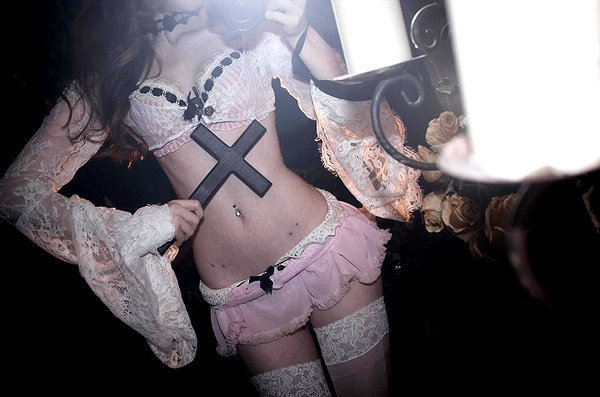 krystallea.cs instagram image archive image