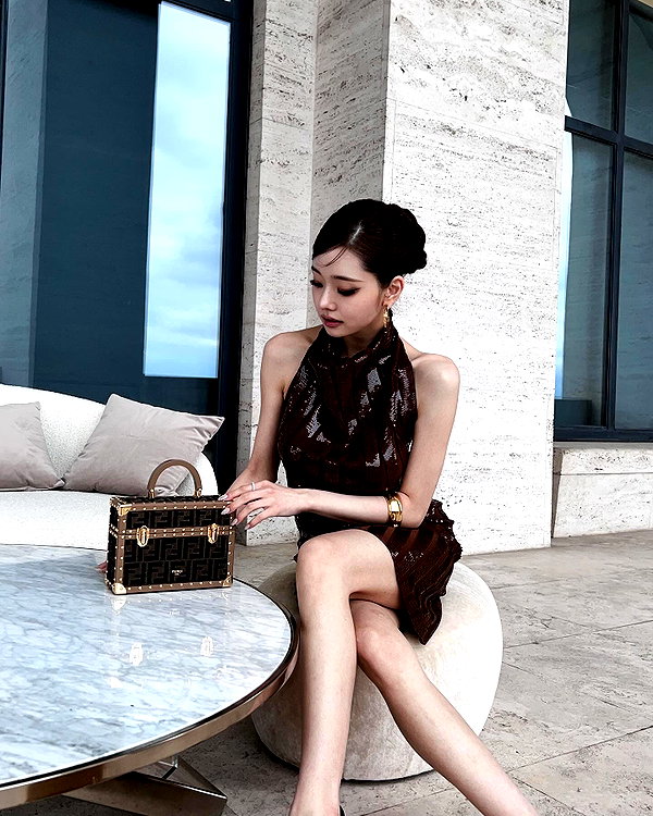 dear.zia instagram image archive image