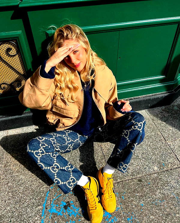 maya.keyy instagram image archive image