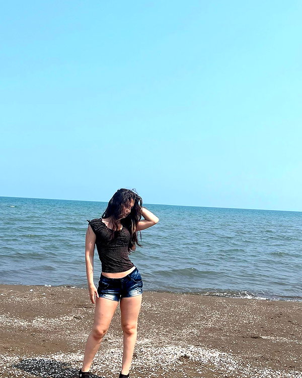 sana.8g instagram image archive image