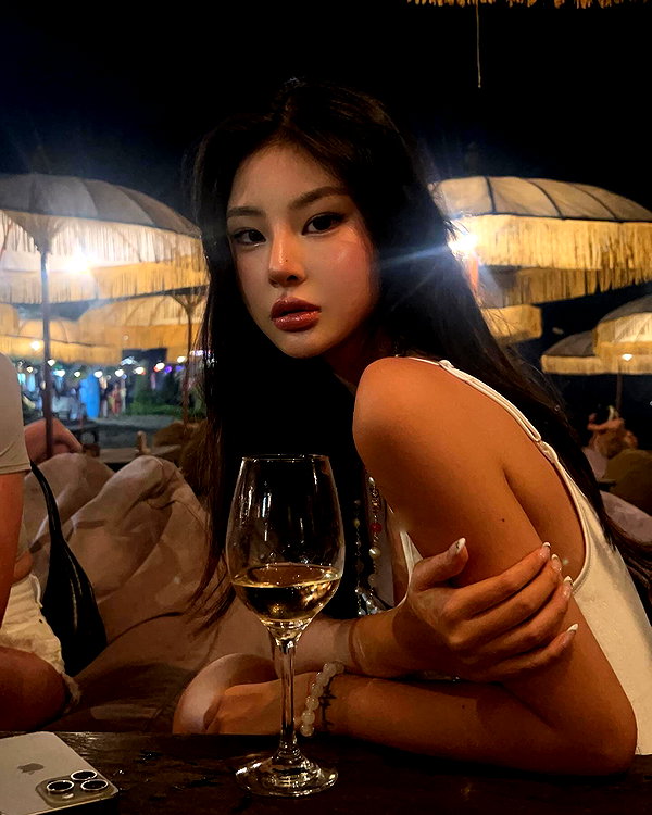ll.lu1s instagram image archive image