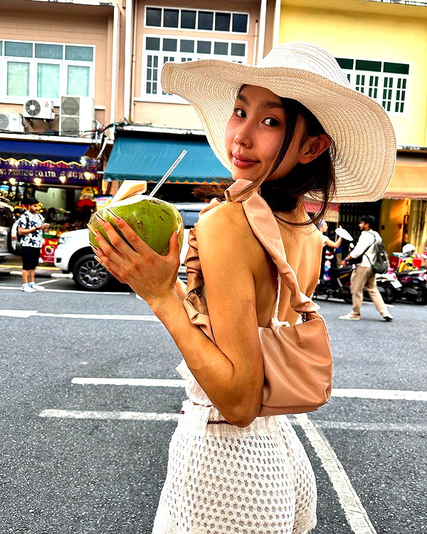 indra0102_ instagram image archive image