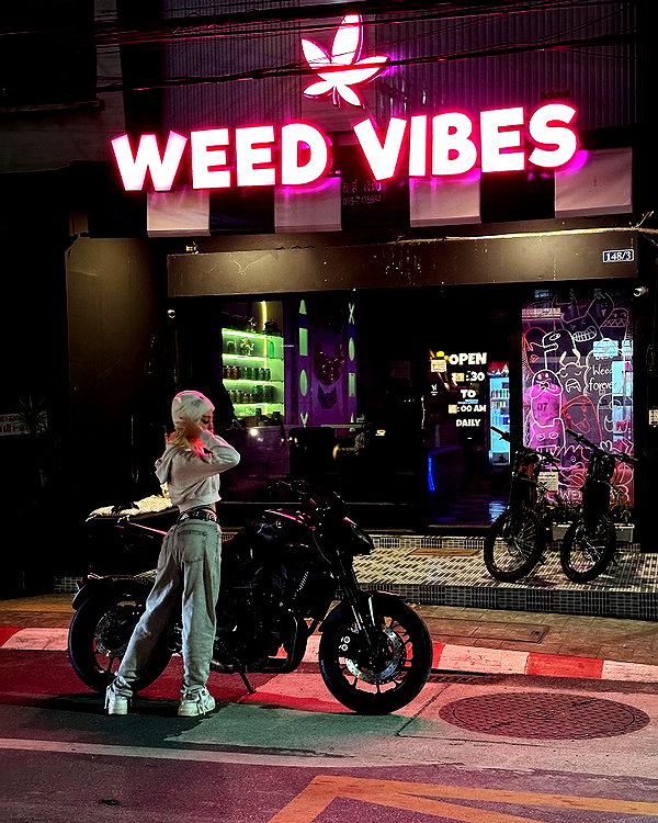 vik4au instagram image archive image