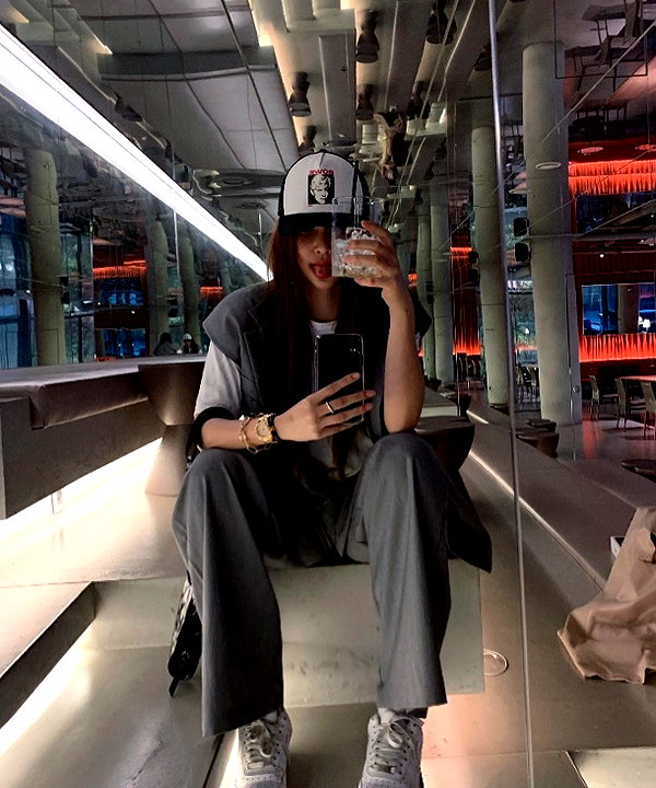 Archived image from @heroineseen on Instagram