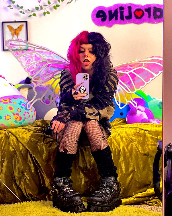 yeahimcaroline instagram image archive image