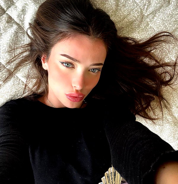 baddiesessence instagram image archive image