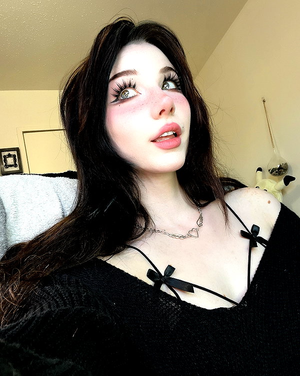 danielle.mercedie instagram image archive image