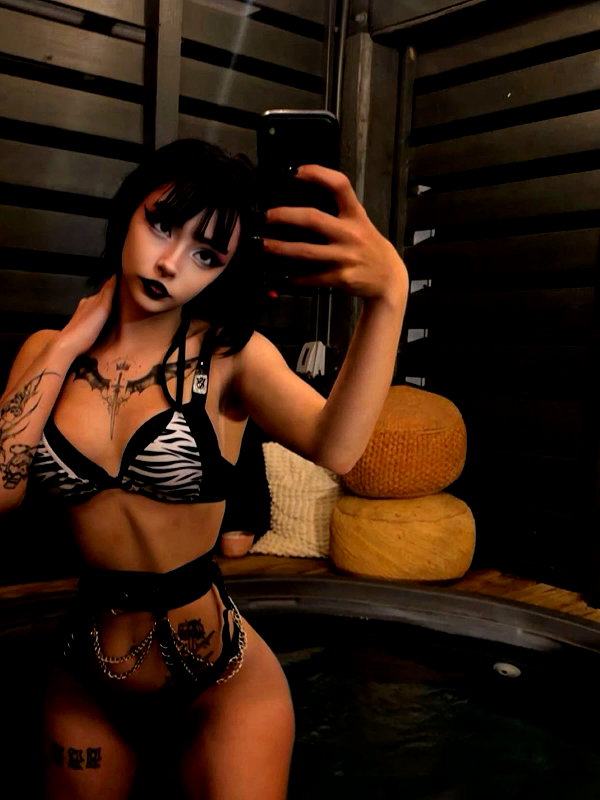Archived image from @deadangelfiles on Instagram