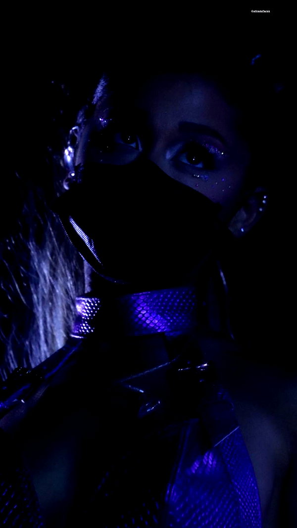 arianagrande instagram image archive image