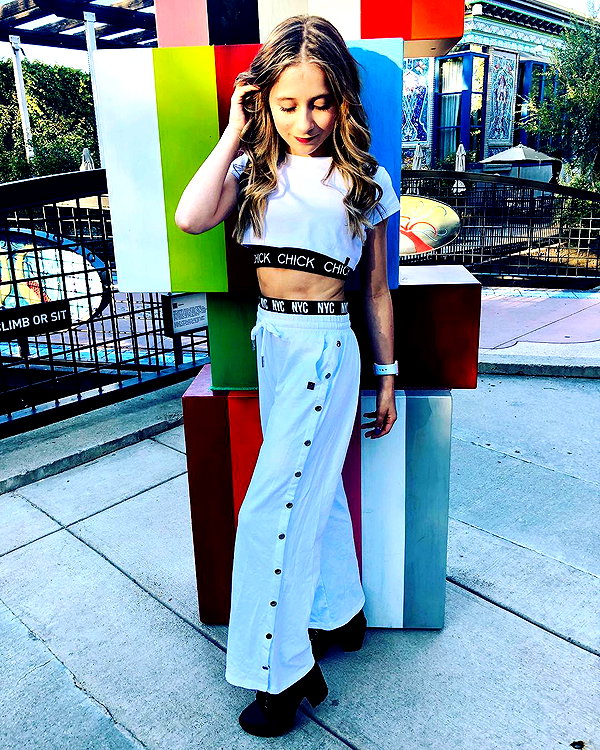 ellianawalmsley instagram image archive image