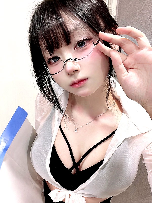 purinn_cos instagram image archive image
