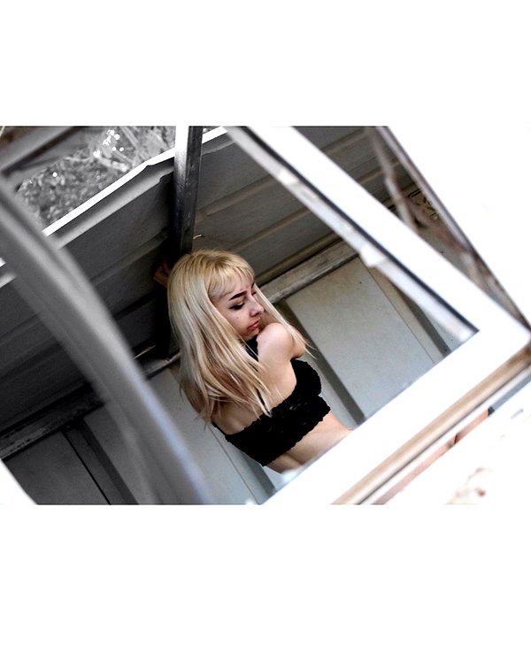 karin_orhov instagram image archive image
