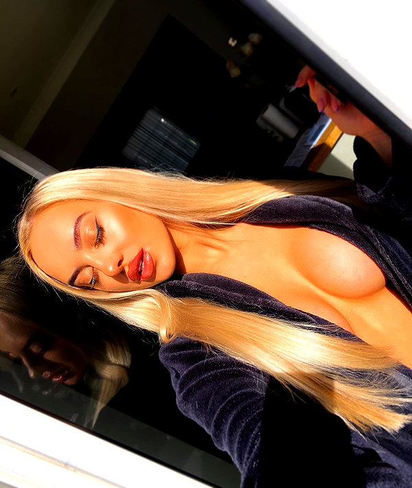 rhiannonbluee instagram image archive image