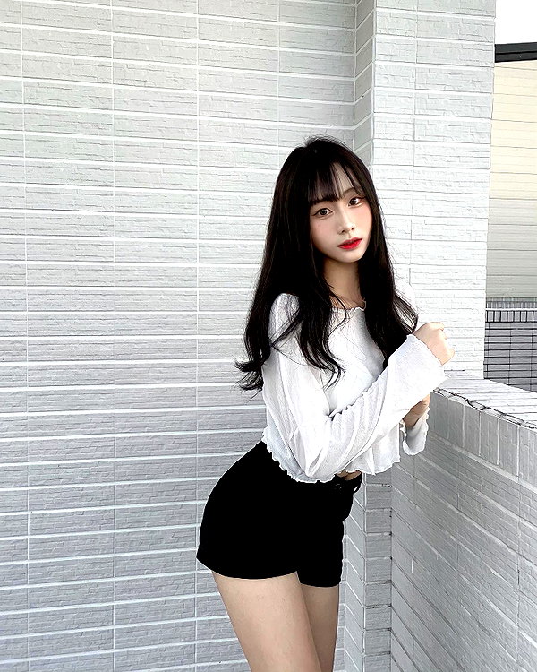 lai_931201 instagram image archive image