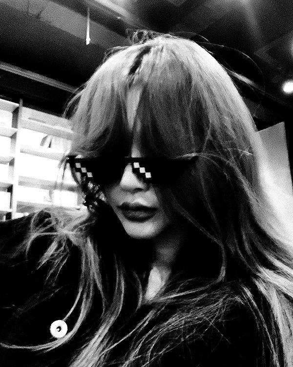 Archived image from @heroineseen on Instagram