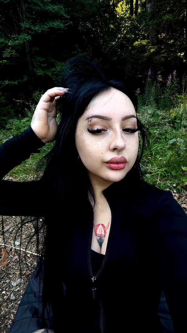 karin_orhov instagram image archive image