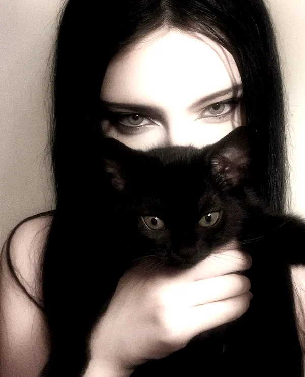 chica.niebla instagram image archive image