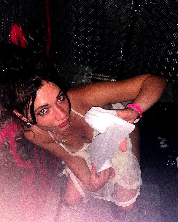 romi_henenson instagram image archive image