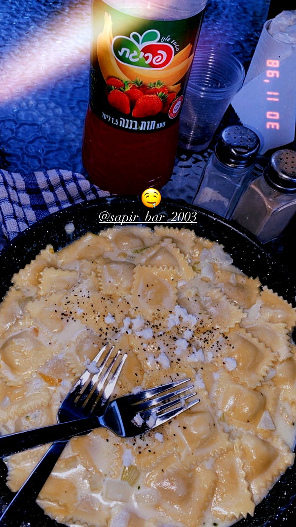 Archived image from @henshitritt on Instagram