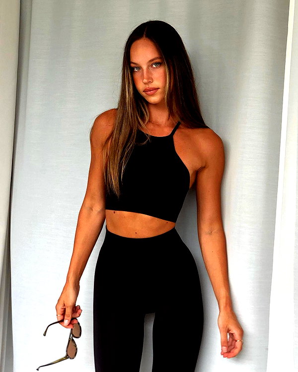 olivia.mathers instagram image archive image