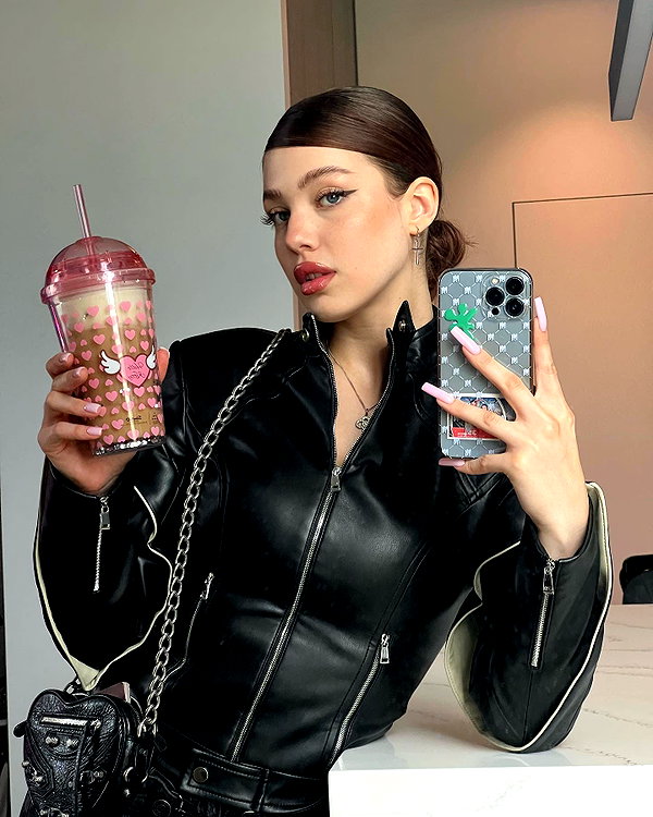 anna.utka22 instagram image archive image