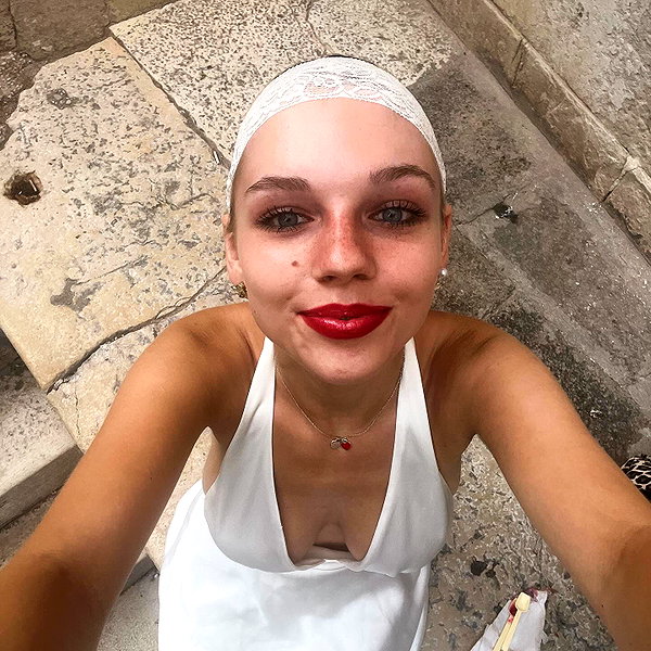 leni.bahr instagram image archive image