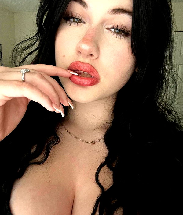 baddiesessence instagram image archive image