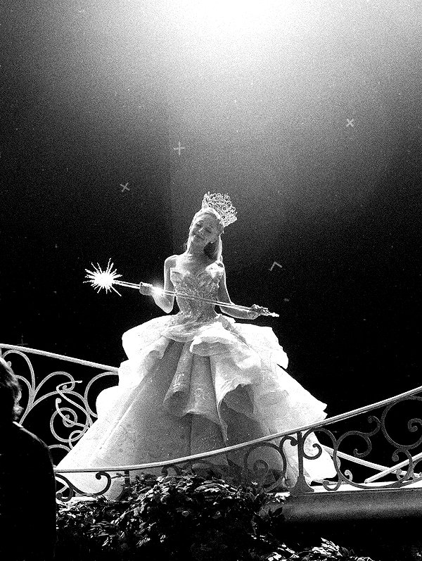 arianagrande instagram image archive image