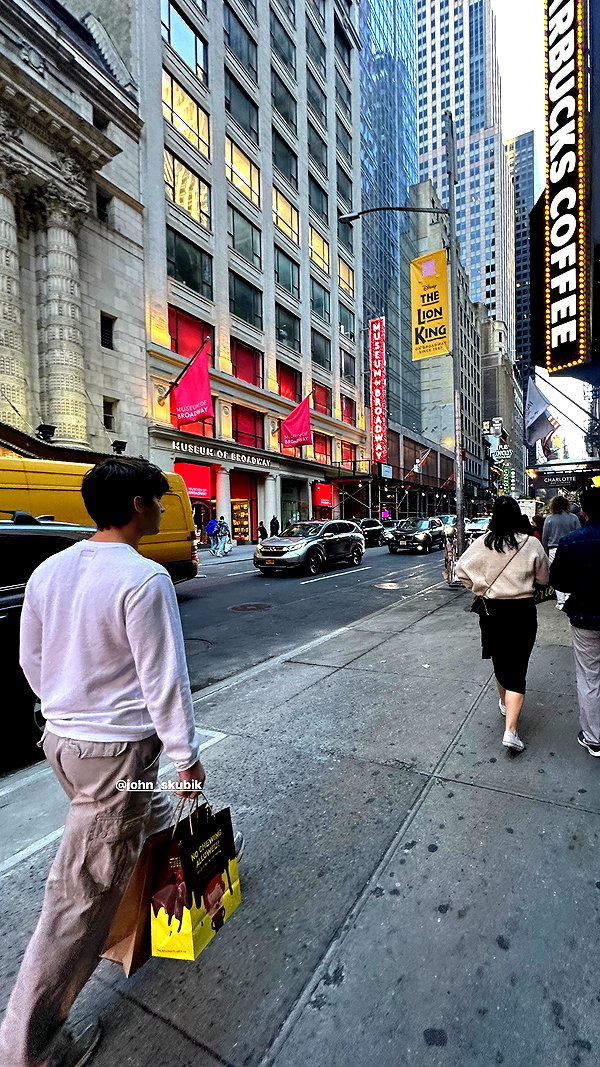 cait.knight instagram image archive image