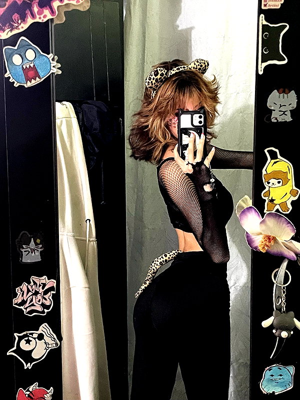 shevaal_x instagram image archive image