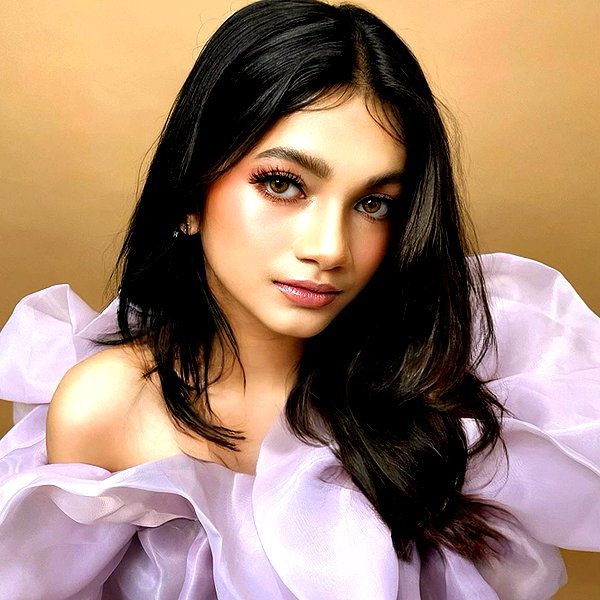 victoria_makeupatelier instagram image archive image
