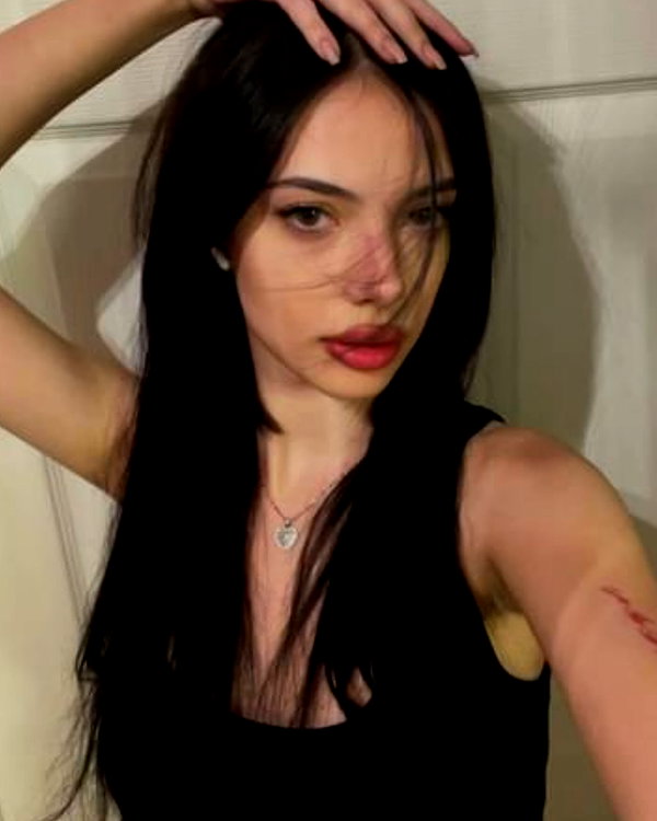 baddiesessence instagram image archive image