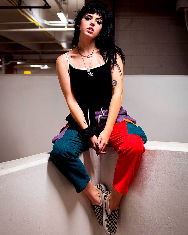 yeahimcaroline instagram image archive image