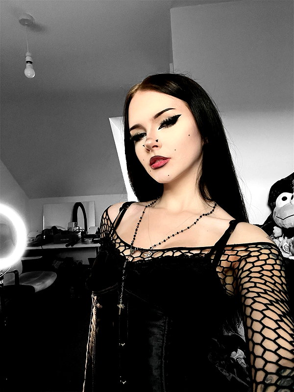 alice_hez instagram image archive image