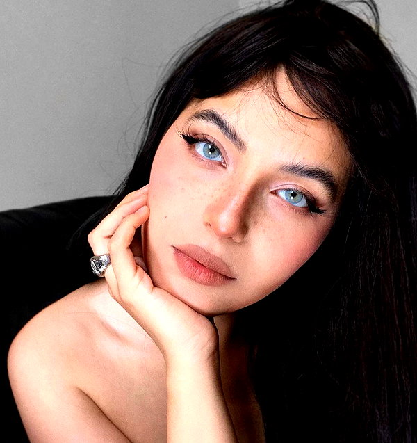 baddiesessence instagram image archive image