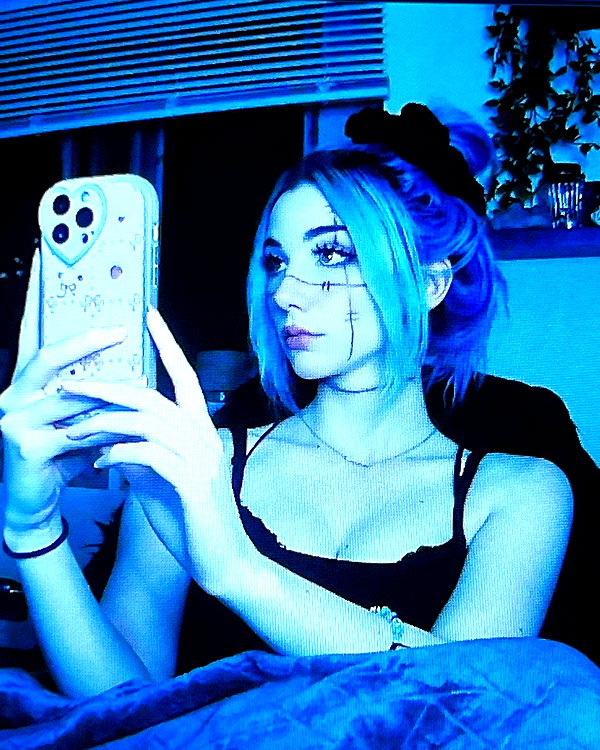 danielle.mercedie instagram image archive image