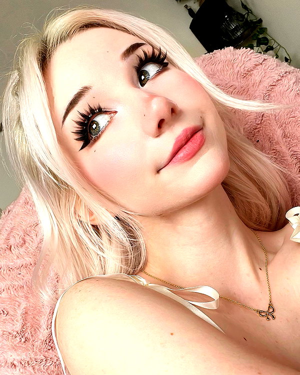 danielle.mercedie instagram image archive image