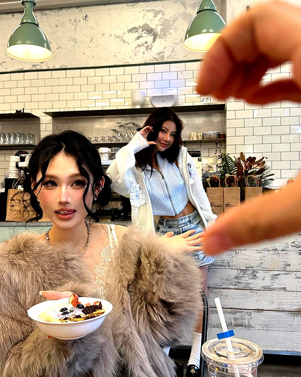 ll.lu1s instagram image archive image