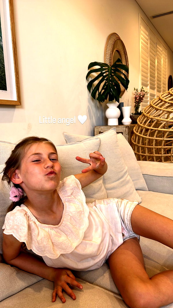 refaella_twina archive image