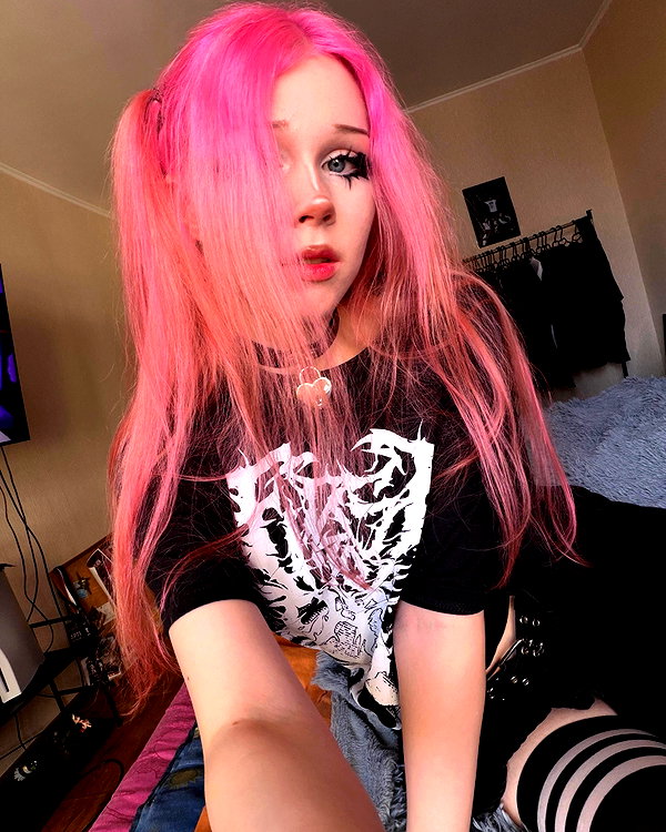 tiny.eviluv instagram image archive image