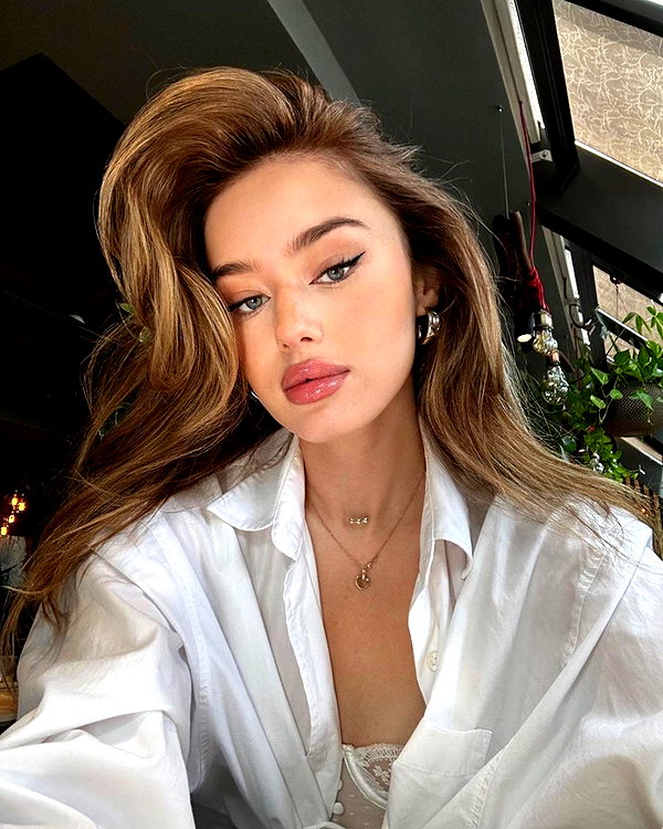 baddiesessence instagram image archive image