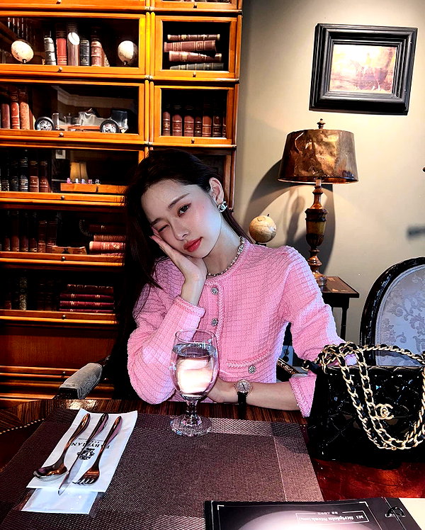 dear.zia instagram image archive image