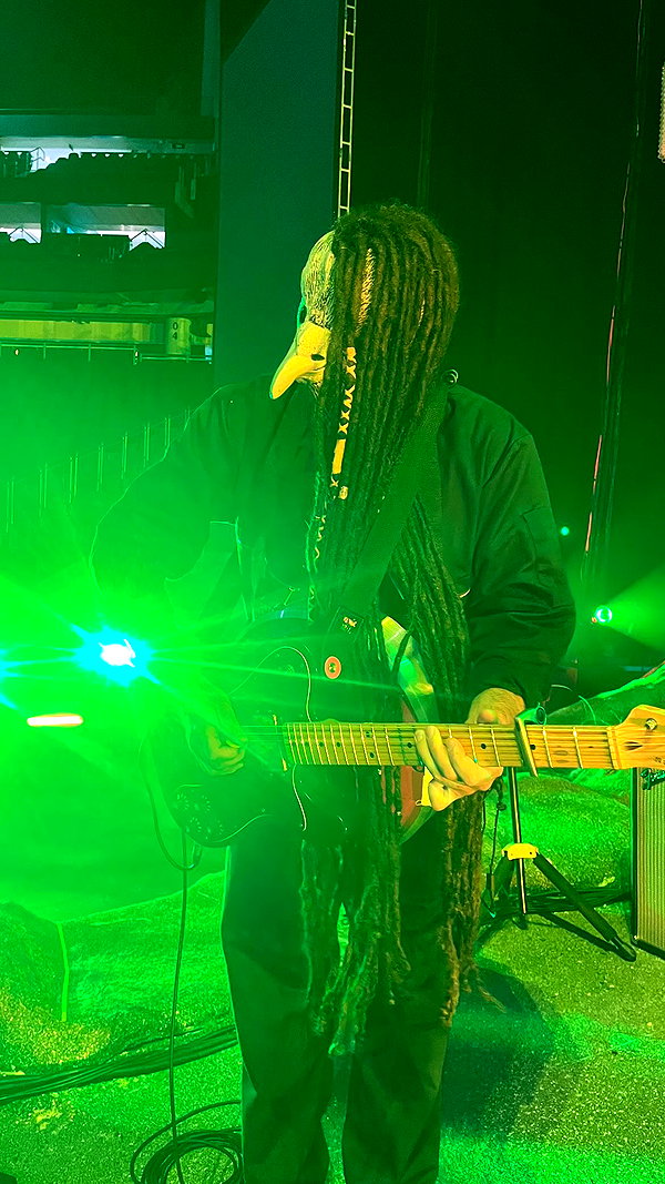 Archived image from @_femalien on Instagram