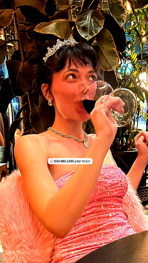 romi_henenson instagram image archive image