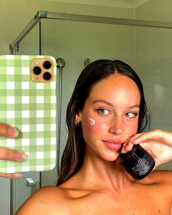 olivia.mathers instagram image archive image