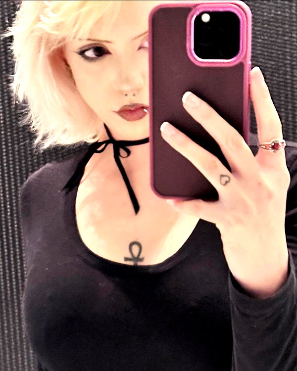 haileylayfield instagram image archive image