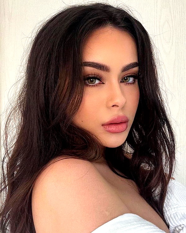 baddiesessence instagram image archive image