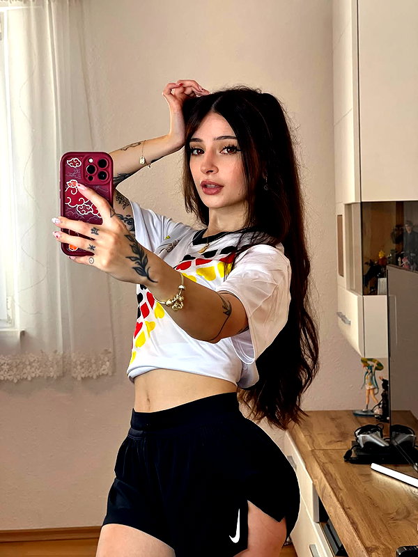 cata.leyah instagram image archive image