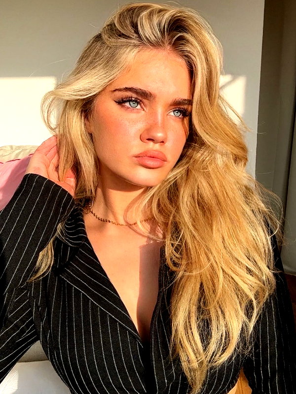 baddiesessence instagram image archive image