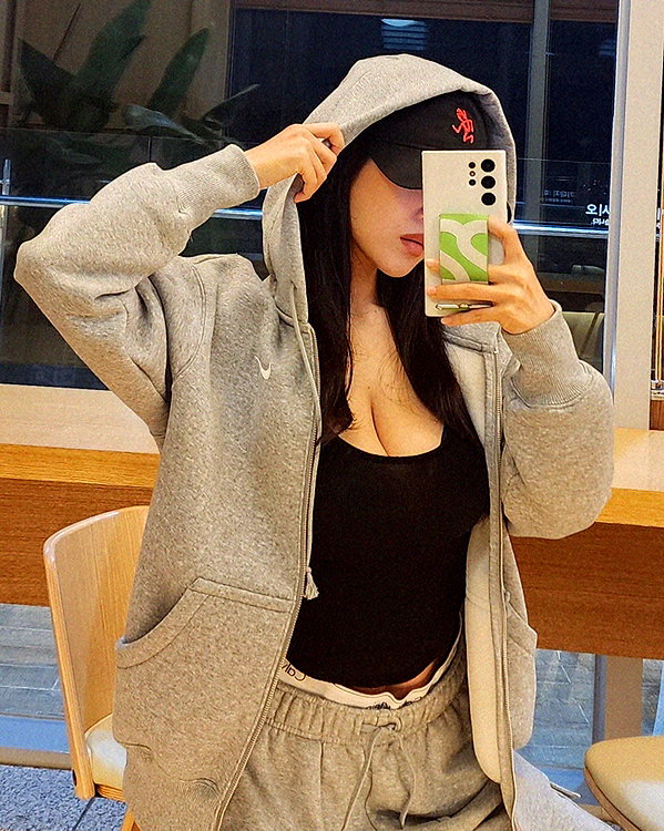 norajoy_official instagram image archive image